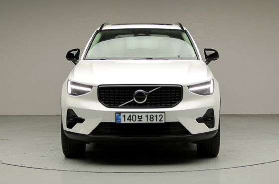 Volvo XC40 B4 Ultra Dark — пробег 11 056 км — фото 3 из 5