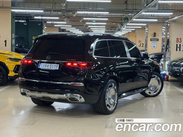 Mercedes-Benz GLS-Class Maybach GLS600 4MATIC — пробег 3 440 км — фото 2 из 5