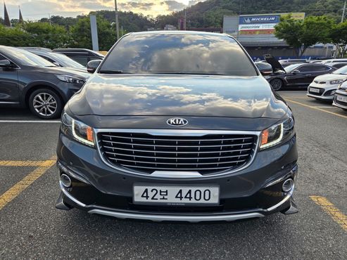 Kia Carnival Gasoline 9-seater Noblesse — пробег 71 366 км — фото 1 из 5