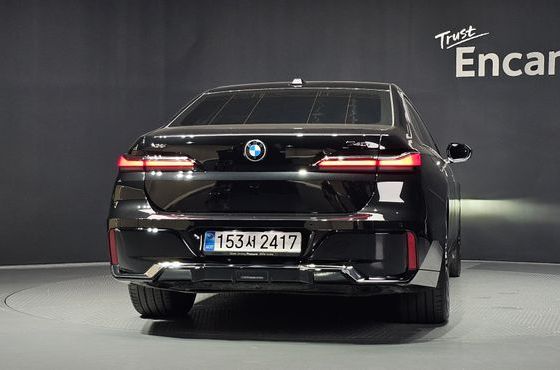 BMW 7-Series 740i xDrive M Sport — пробег 3 621 км — фото 4 из 5