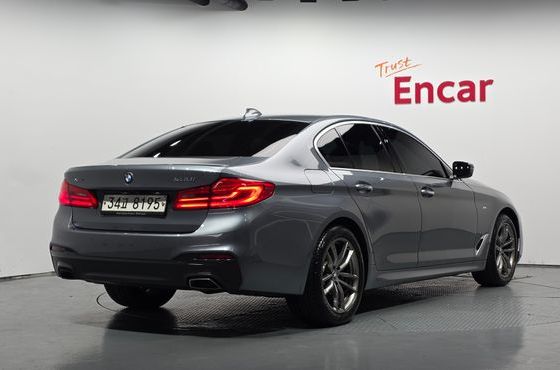 BMW 5-Series 530i xDrive M Sport Package Plus — пробег 110 854 км — фото 2 из 5