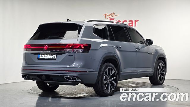 Volkswagen Atlas 2.0 TSI R-LINE 7-Seater — пробег 4 673 км — фото 2 из 5