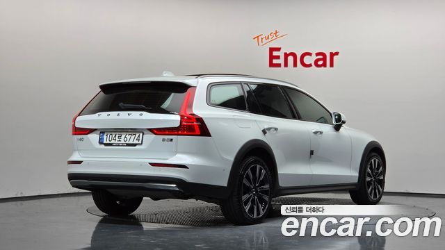 Volvo V60 B5 Ultimate AWD — пробег 71 629 км — фото 2 из 5