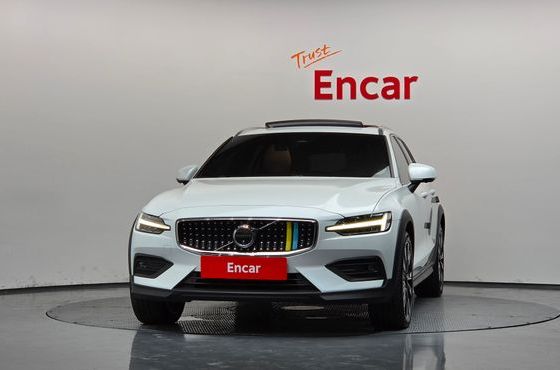 Volvo V60 B5 Ultimate AWD — пробег 71 629 км — фото 3 из 5
