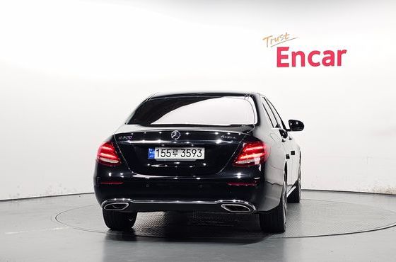 Mercedes-Benz E-Class E300 Avantgarde — пробег 112 045 км — фото 4 из 5