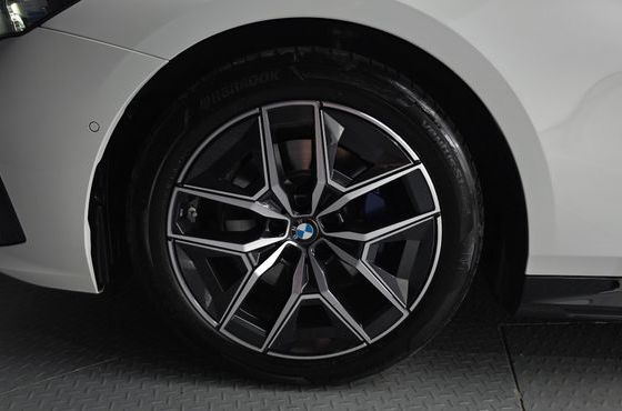 BMW 5-Series 520i M Sport — пробег 9 405 км — фото 5 из 5