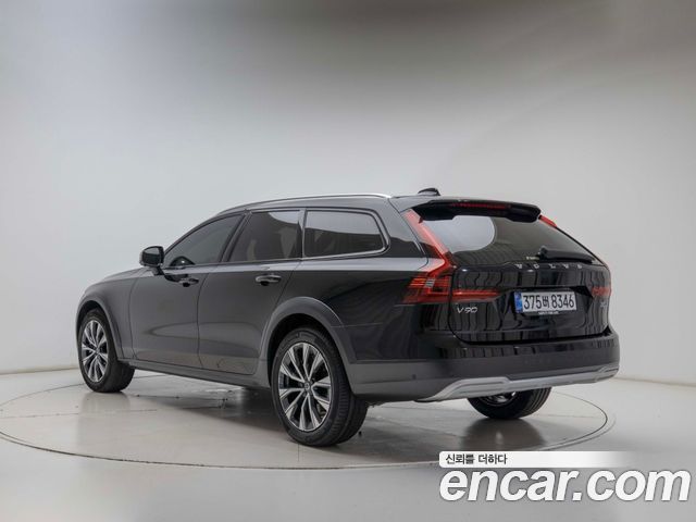 Volvo V90 B5 Ultimate AWD — пробег 6 346 км — фото 2 из 5