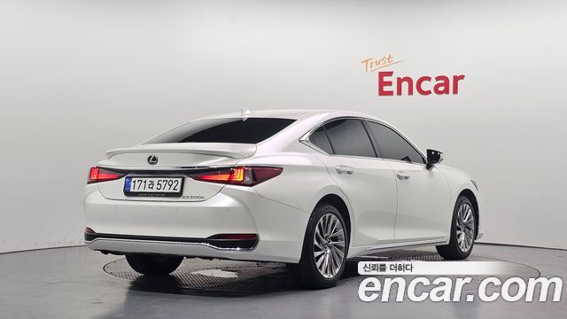 Lexus ES Executive — пробег 16 083 км — фото 2 из 5