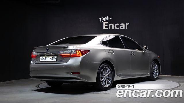 Lexus ES Supreme XV60 — пробег 87 499 км — фото 2 из 5