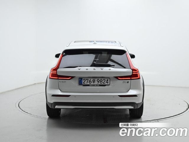 Volvo V60 B5 Ultra AWD — пробег 10 967 км — фото 4 из 5