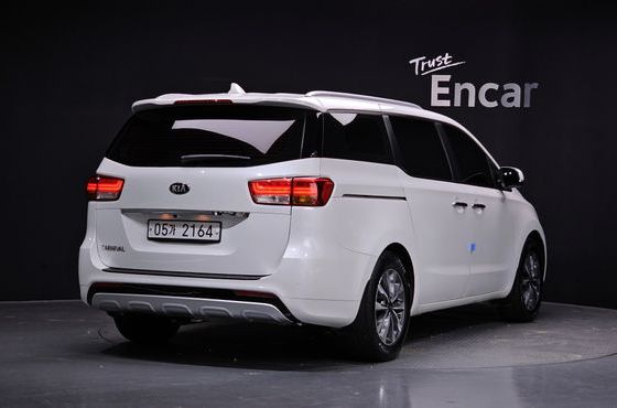 Kia Carnival 9-seater Luxury — пробег 210 202 км — фото 2 из 5