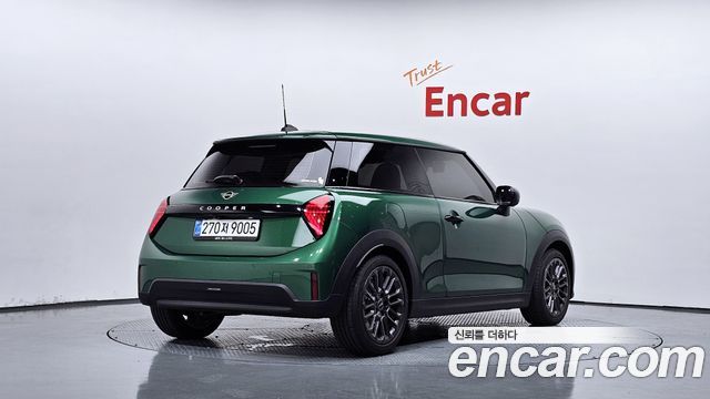 Mini Cooper Essential — пробег 2 737 км — фото 2 из 5