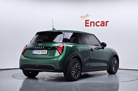 Mini Cooper Essential — пробег 2 737 км — фото 2 из 5