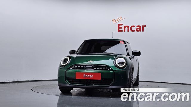 Mini Cooper Essential — пробег 2 737 км — фото 3 из 5