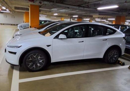 Tesla Model Y L Long Range AWD — пробег 1 км — фото 5 из 5