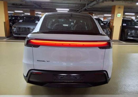 Tesla Model Y L Long Range AWD — пробег 1 км — фото 3 из 5