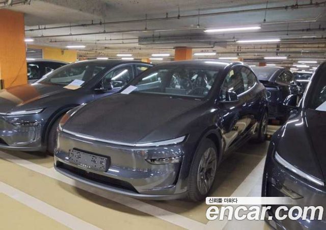 Tesla Model Y L Long Range AWD — пробег 1 км — фото 1 из 5