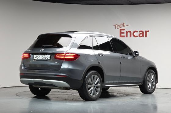 Mercedes-Benz GLC-Class GLC350e 4MATIC Premium — пробег 28 380 км — фото 2 из 5