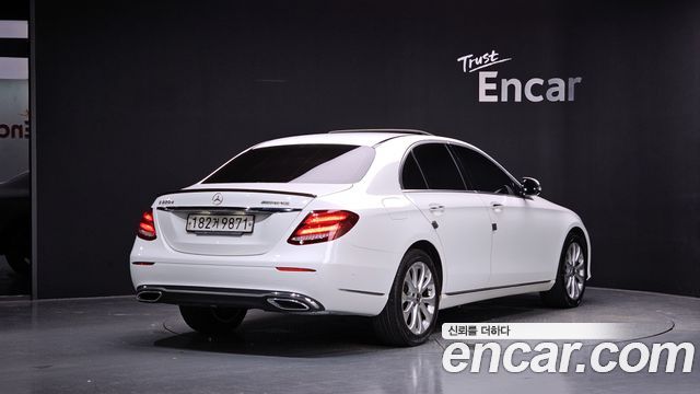 Mercedes-Benz E-Class E220d Exclusive — пробег 70 891 км — фото 2 из 5