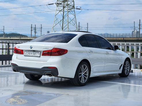 BMW 5-Series 520d M Sport package — пробег 112 716 км — фото 4 из 5