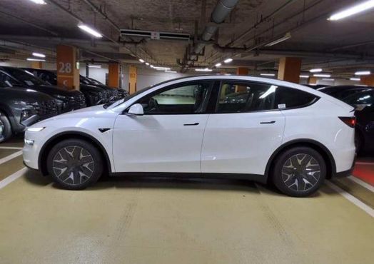 Tesla Model Y L Long Range AWD — пробег 1 км — фото 5 из 5
