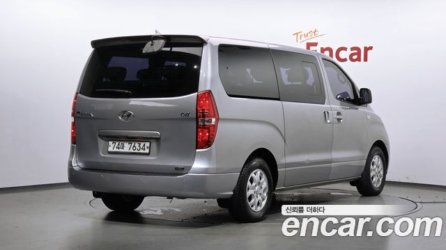 Hyundai Starex 12-Seater Wagon CVX Luxury — пробег 173 493 км — фото 2 из 5