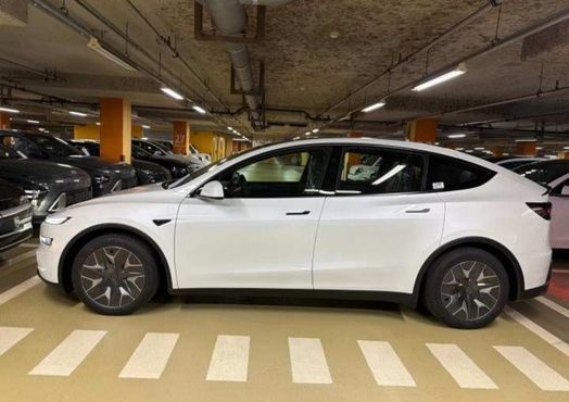 Tesla Model Y L Long Range AWD — пробег 1 км — фото 5 из 5