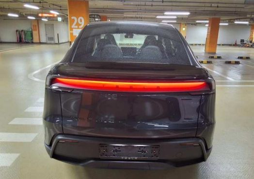 Tesla Model Y L Long Range AWD — пробег 1 км — фото 3 из 5