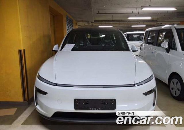 Tesla Model Y L Long Range AWD — пробег 1 км — фото 1 из 5