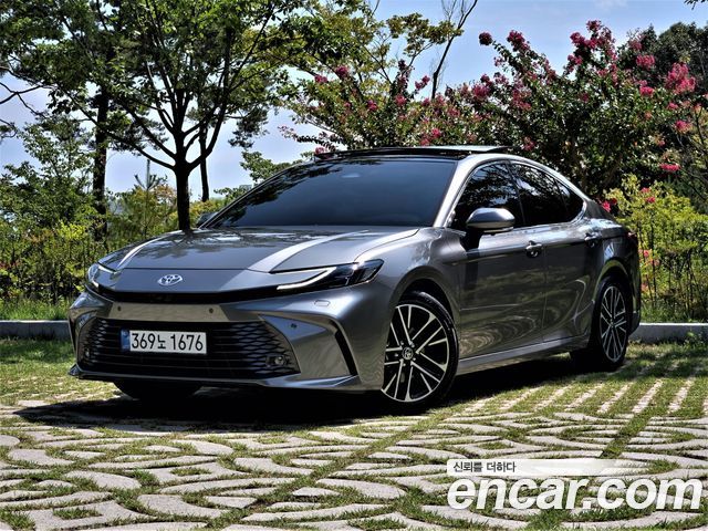 Toyota Camry 2.5 XLE Premium Hybrid — пробег 4 900 км — фото 1 из 5