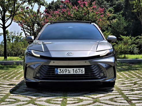 Toyota Camry 2.5 XLE Premium Hybrid — пробег 4 900 км — фото 3 из 5