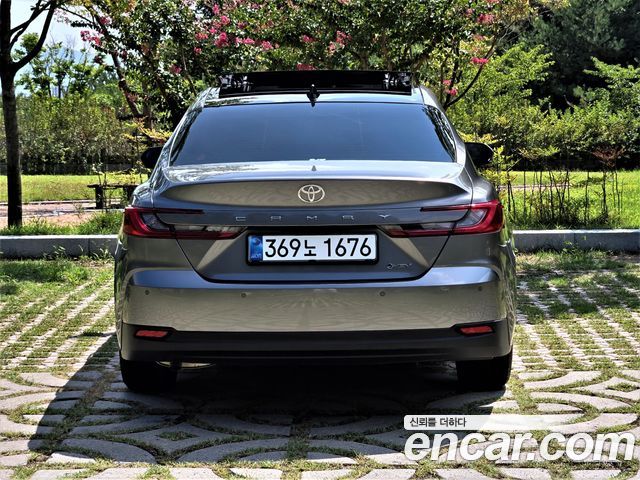 Toyota Camry 2.5 XLE Premium Hybrid — пробег 4 900 км — фото 4 из 5