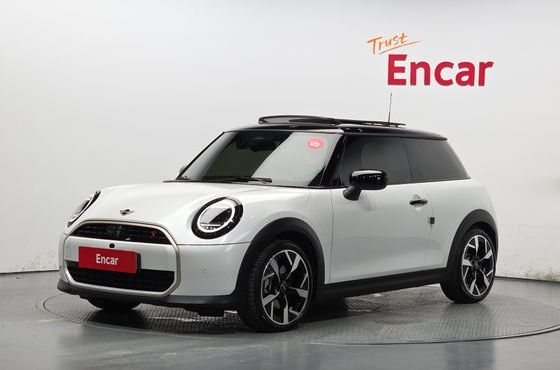 Mini Cooper Favoured — пробег 3 389 км — фото 1 из 5