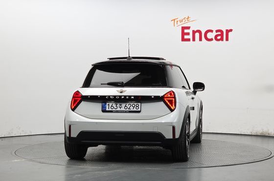 Mini Cooper Favoured — пробег 3 389 км — фото 4 из 5