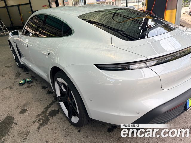 Porsche Taycan 4S — пробег 21 500 км — фото 2 из 5