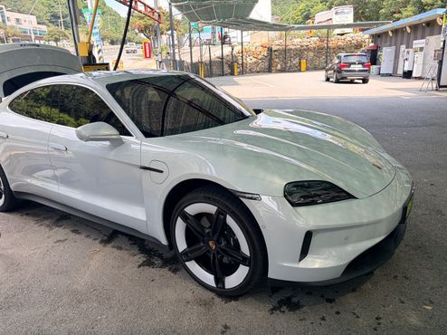 Porsche Taycan 4S — пробег 21 500 км — фото 3 из 5