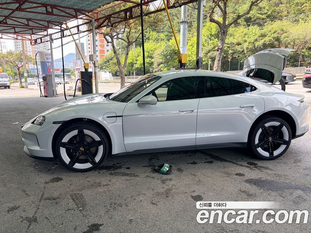 Porsche Taycan 4S — пробег 21 500 км — фото 5 из 5