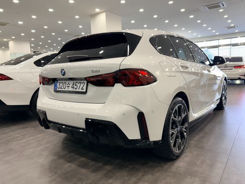 BMW 1-Series 120 M Sport — пробег 8 286 км — фото 2 из 5