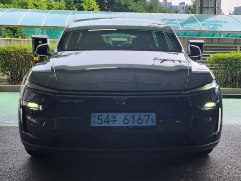 Tesla Model Y L Long Range AWD — пробег 883 км — фото 1 из 5