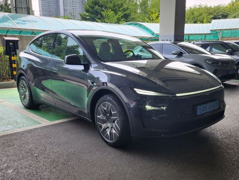Tesla Model Y L Long Range AWD — пробег 883 км — фото 5 из 5