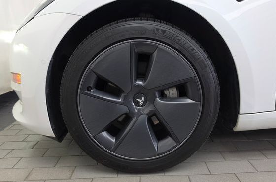Tesla Model 3 RWD — пробег 72 623 км — фото 5 из 5