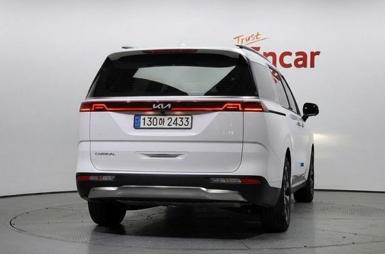 Kia Carnival Gasoline 9-Seater Signature — пробег 97 996 км — фото 4 из 5