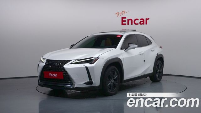 Lexus UX 2.0 2WD — пробег 90 347 км — фото 1 из 5
