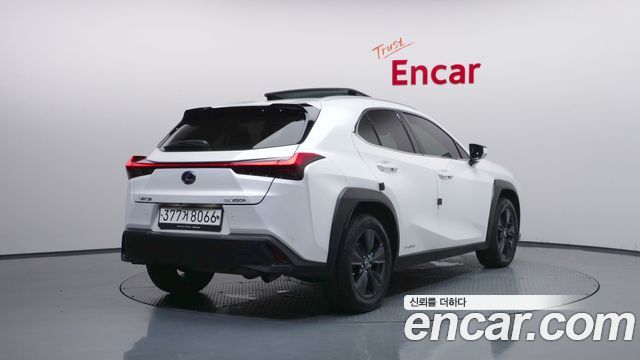 Lexus UX 2.0 2WD — пробег 90 347 км — фото 2 из 5