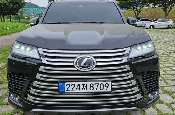 Lexus LX 700h Luxury — пробег 7 км — фото 2 из 5