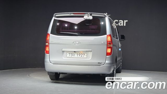 Hyundai Starex 11-Seater Wagon CVX Premium — пробег 275 017 км — фото 4 из 5