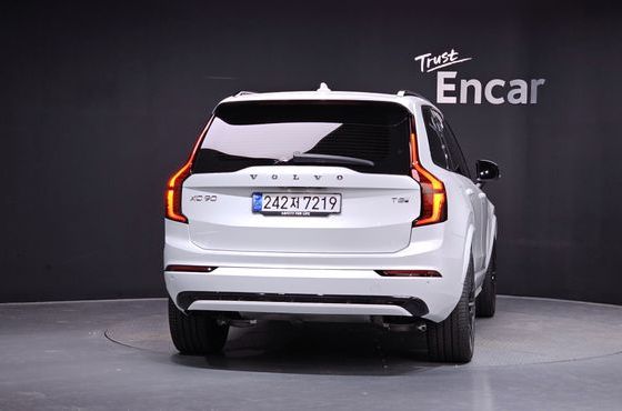 Volvo XC90 T8 Ultra Dark Hybrid — пробег 2 649 км — фото 4 из 5
