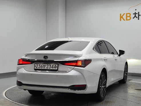 Lexus ES Luxury — пробег 124 247 км — фото 3 из 5