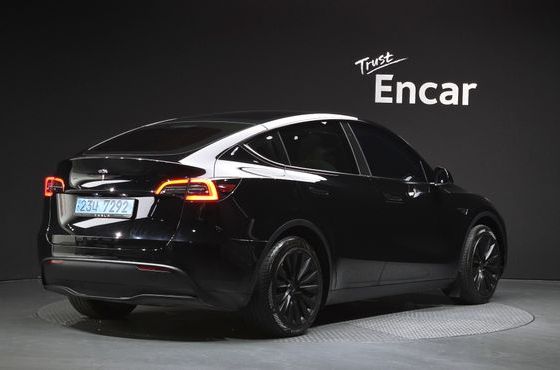 Tesla Model Y RWD — пробег 49 798 км — фото 2 из 5