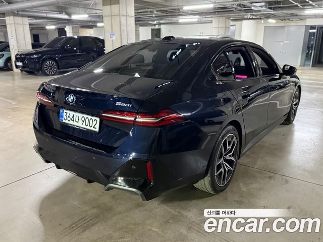 BMW 5-Series 520i M Sport — пробег 7 996 км — фото 4 из 5